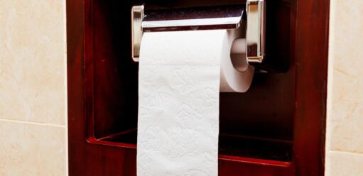 Uchwyt na papier toaletowy – na jakiej wysokości powiesić?