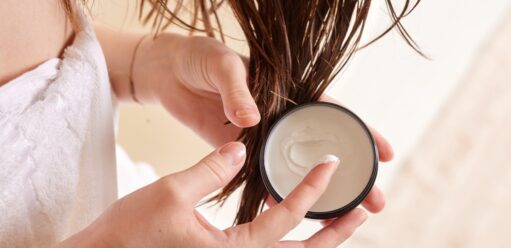 Biała domowa odżywka do włosów