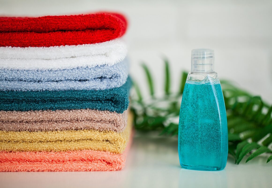 Jak prać ręczniki, aby na długo zachowały intensywne kolory