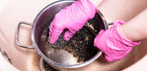 Sposoby na przypalony garnek ze stali nierdzewnej