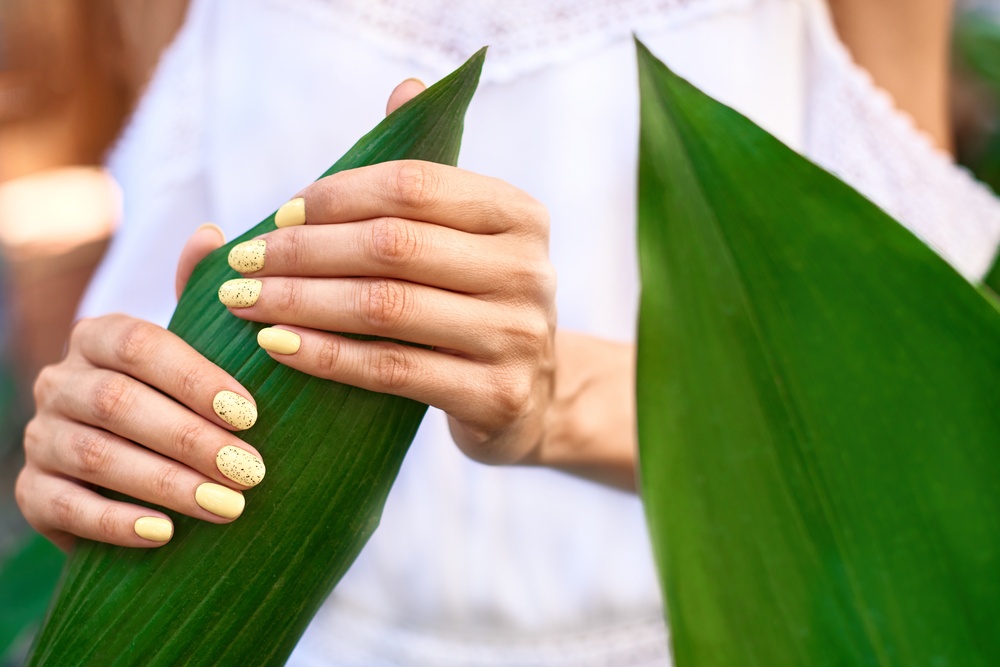 Maślanożółte paznokcie Paznokcie w żółtym odcieniu