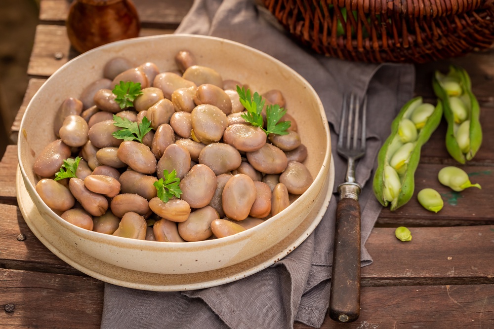 Bób przepisy z masłem i czosnkiem