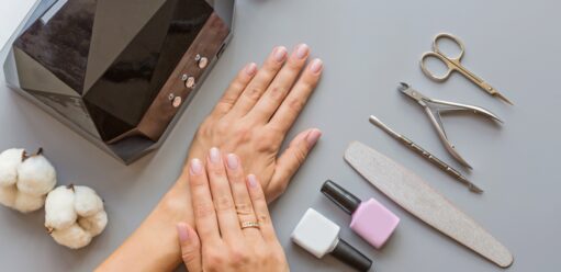 Jak zrobić paznokcie hybrydowe w lampie UV