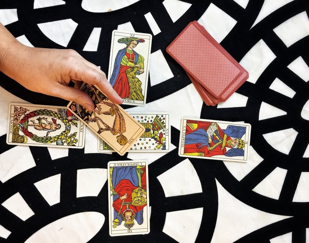 Wróżenie z kart tarota kartami dworskimi