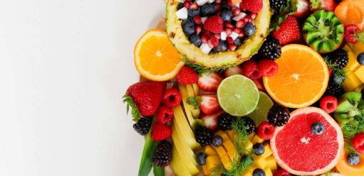 kompozycja z różnych rodzajów owoców