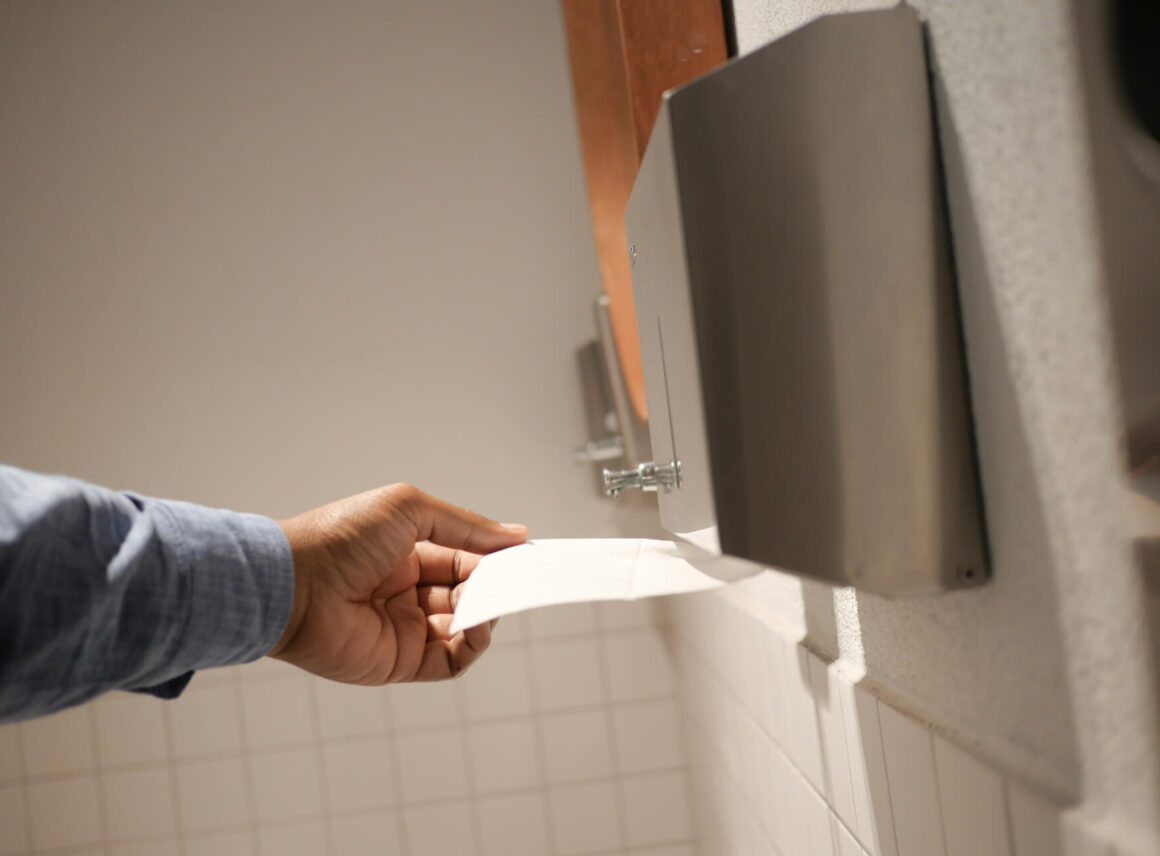 Pojemnik na ręczniki papierowe – cena. Z jakimi kosztami musisz się liczyć?