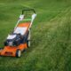 Jaka kosiarka najlepsza do ogrodu? Poradnik