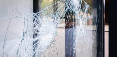 Ile kosztuje wymiana szyby w oknie? Cena w 2026 roku