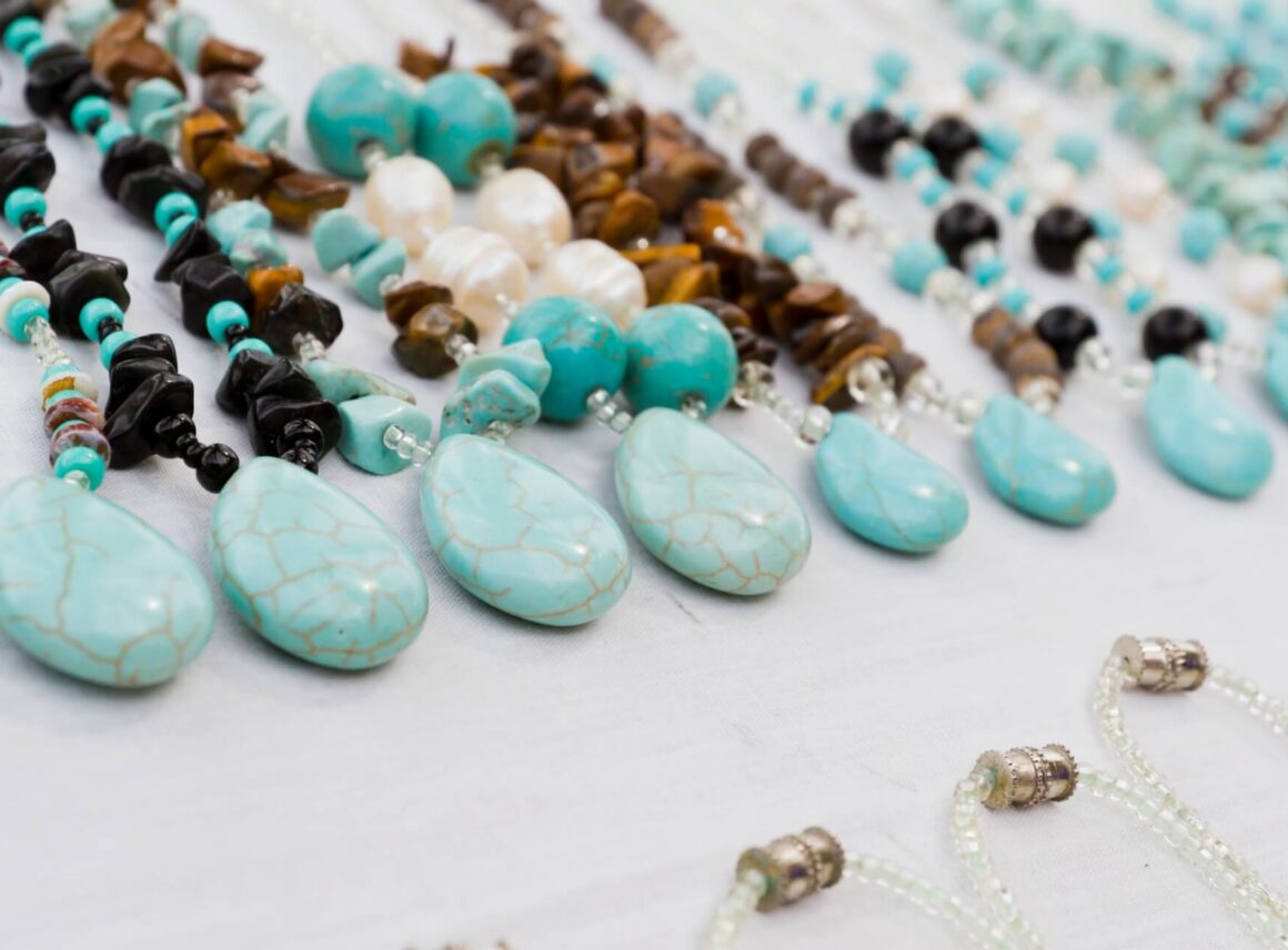 jakie kamienie warto nosić w biżuterii