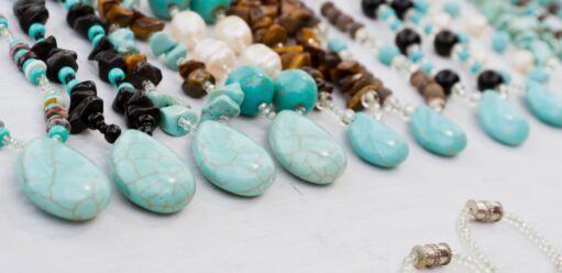 Jakie kamienie warto nosić w biżuterii? 11 sprawdzonych pomysłów