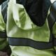 Jak prać kurtkę odblaskową? Instrukcja krok po kroku